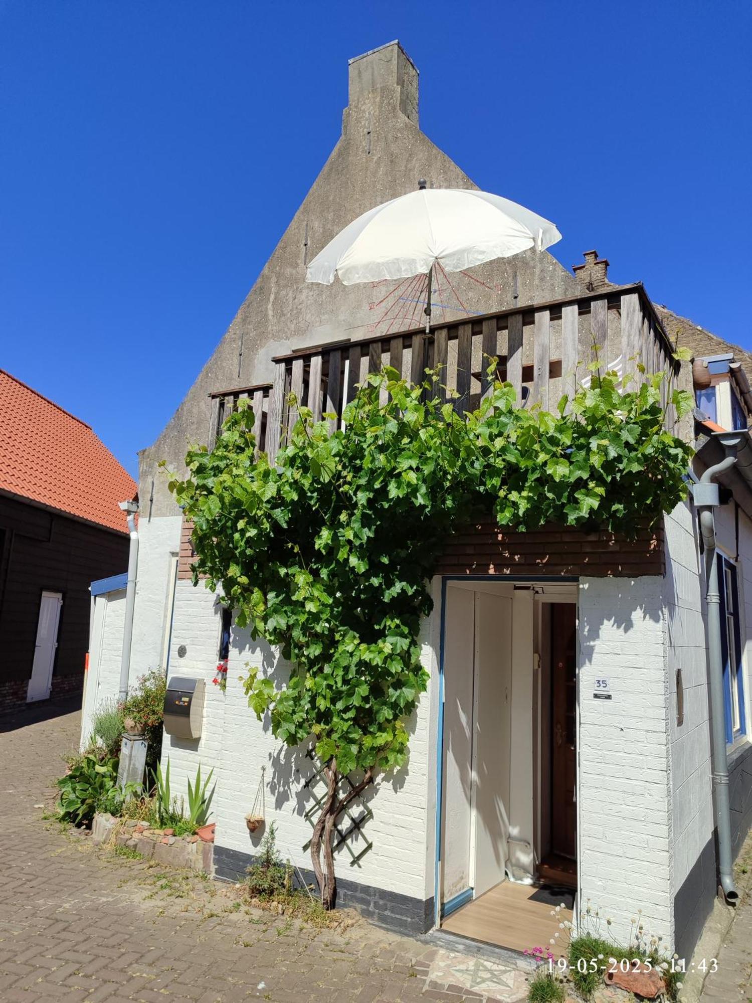 The Cosy Little House With The Sundial Villa Stavenisse Exterior photo